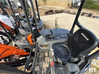 Excavadora Doosan DX27Z - 4