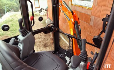 Excavadora Develon DX19z - 1