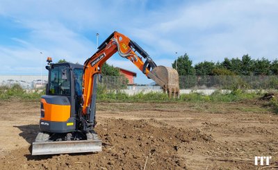 Miniexcavadora Develon DX27z - 1