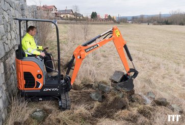 Excavadora Develon DX17z - 1