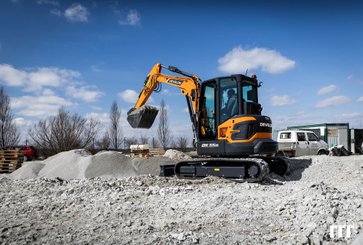 Excavadora Develon DX55r - 1