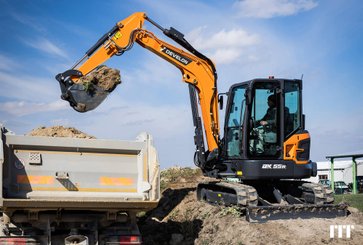 Excavadora Develon DX55r - 3