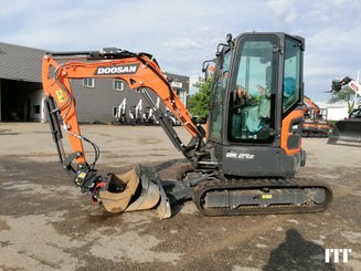 Excavadora Doosan DX27Z - 1