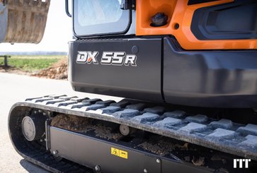 Excavadora Develon DX55r - 4