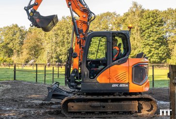 Excavadora Develon DX85r - 1